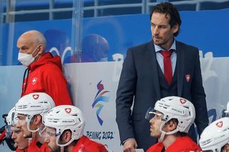 MS hokej | Vyhozený trenér Švýcarů poprvé vysvětlil, proč falšoval covidové dokumenty - Sport.cz